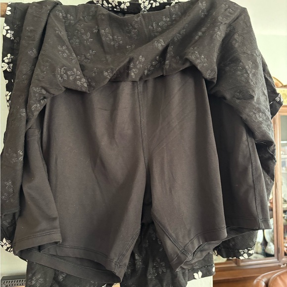 Toad&Co Selena Skort Black and White Floral - Picture 3 of 4
